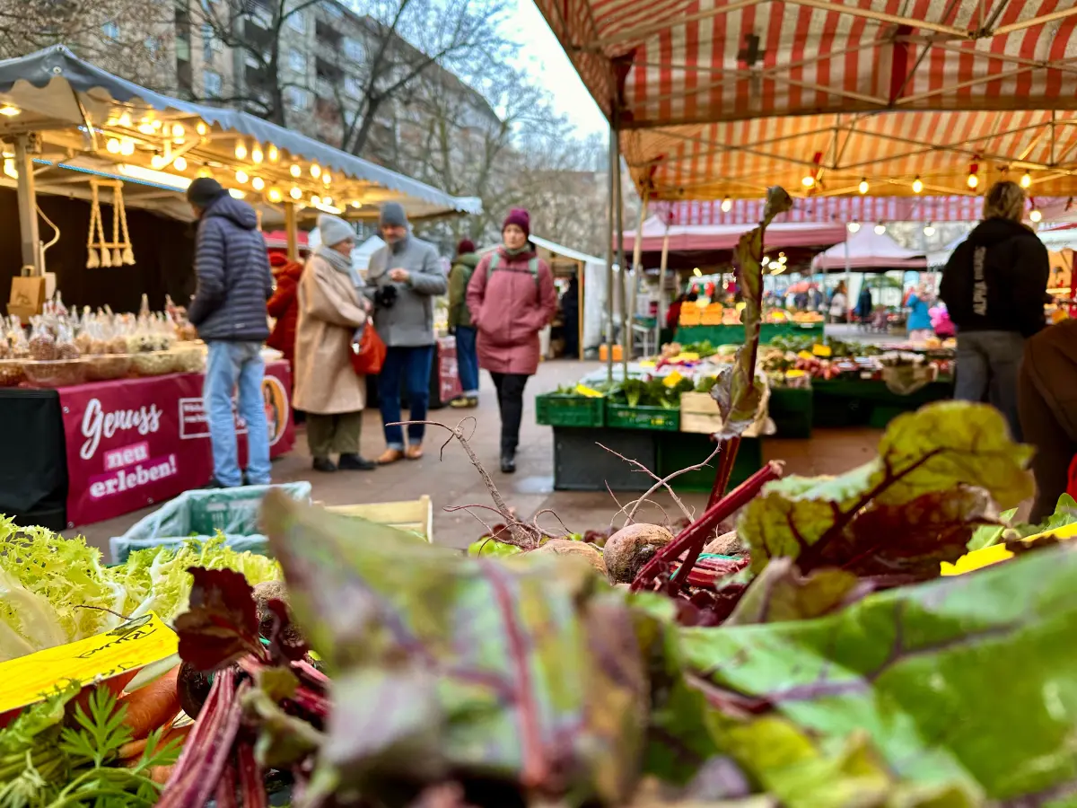 Person mit Hohlkreuz und vorgeneigtem Nacken