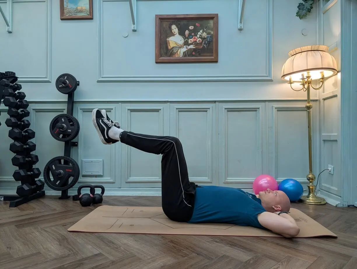 Rückenschmerzen beim Bauchtraining vermeiden - korrekte Extension